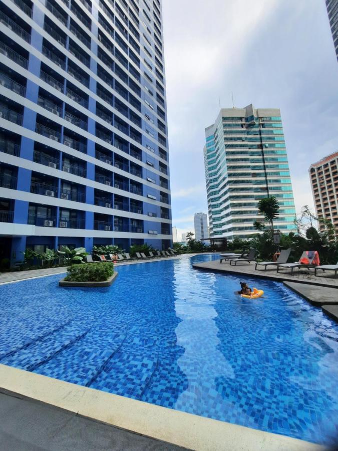 Stylish&Comfort Unit With Balcony In Air Makati Makati City Buitenkant foto