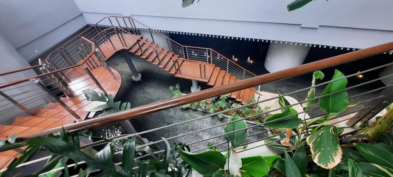 Stylish&Comfort Unit With Balcony In Air Makati Makati City Buitenkant foto