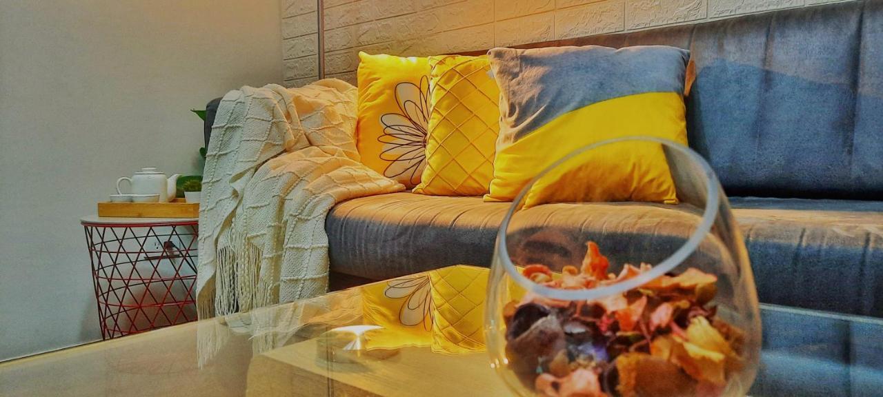 Stylish&Comfort Unit With Balcony In Air Makati Makati City Buitenkant foto