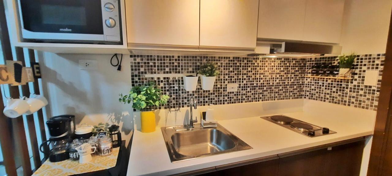 Stylish&Comfort Unit With Balcony In Air Makati Makati City Buitenkant foto