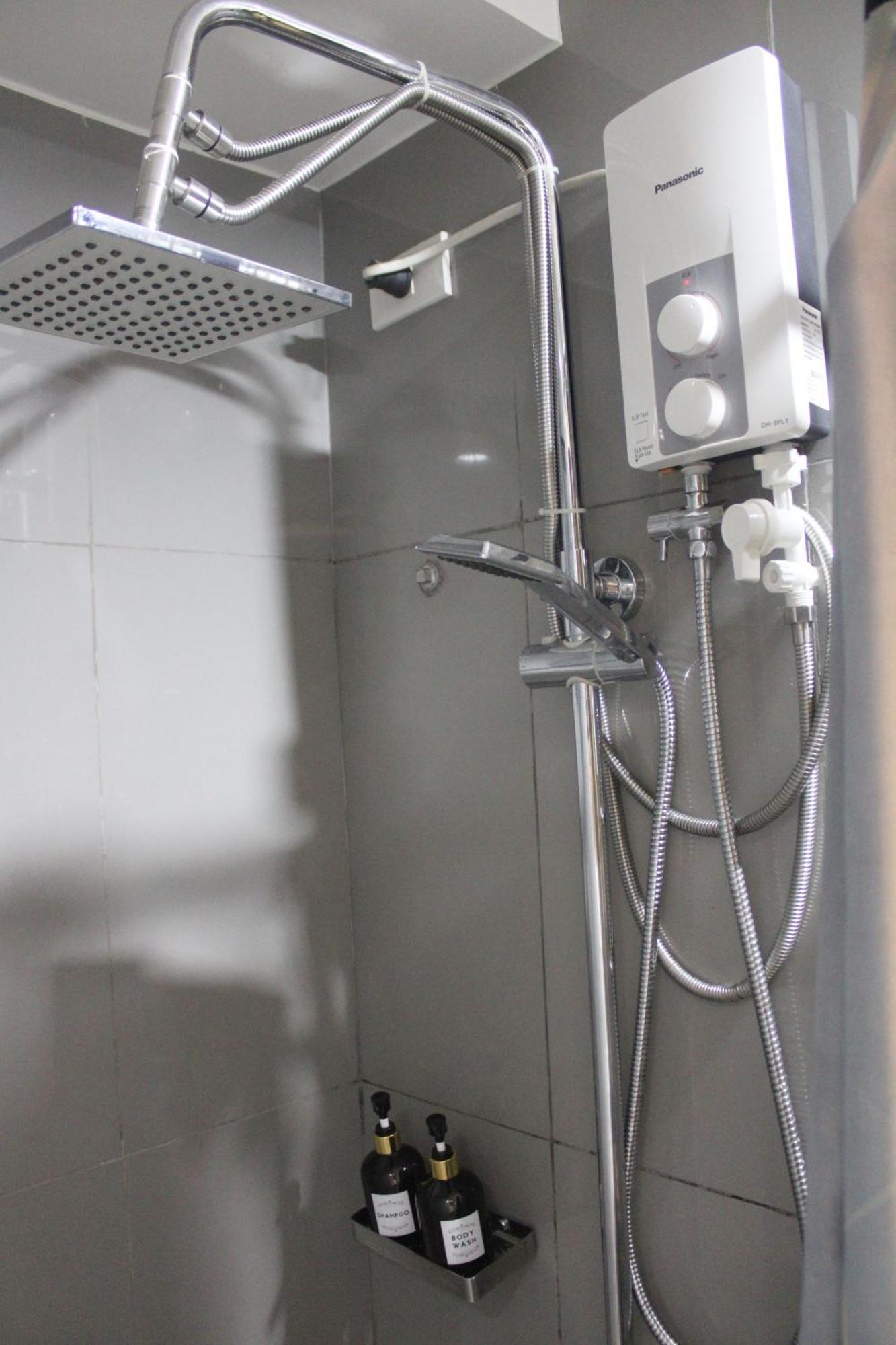 Stylish&Comfort Unit With Balcony In Air Makati Makati City Buitenkant foto