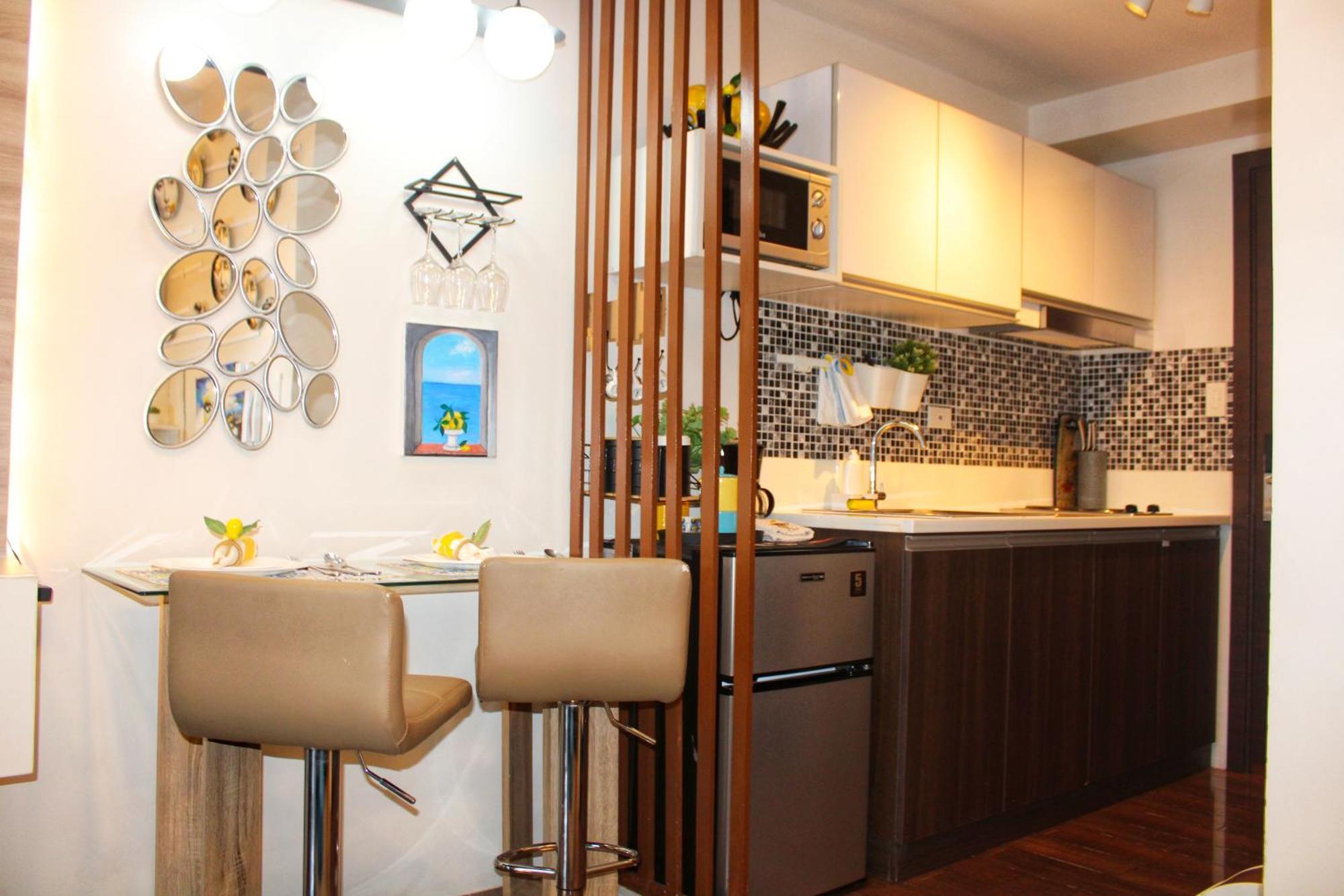 Stylish&Comfort Unit With Balcony In Air Makati Makati City Buitenkant foto